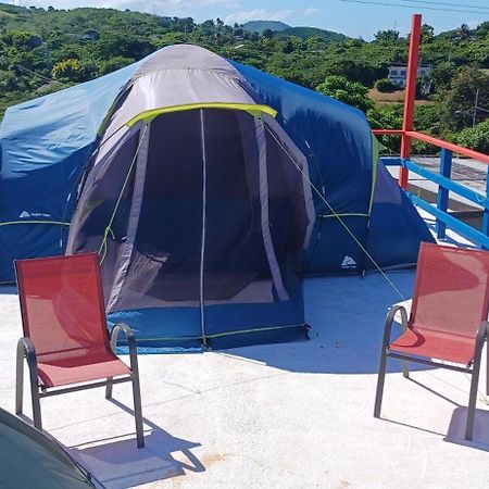 Rooster Run Glamping Camping Has Rooftop And Off The Ground Glamping Experience For 1 To 16 In A Single Tent And Views Of The Rain Forrest And To Culebra Across The Atlantic Ocean W Tents, Linens, Deluxe Air Beds, Warm Shower And More At A Great Pric Vieques Exterior foto