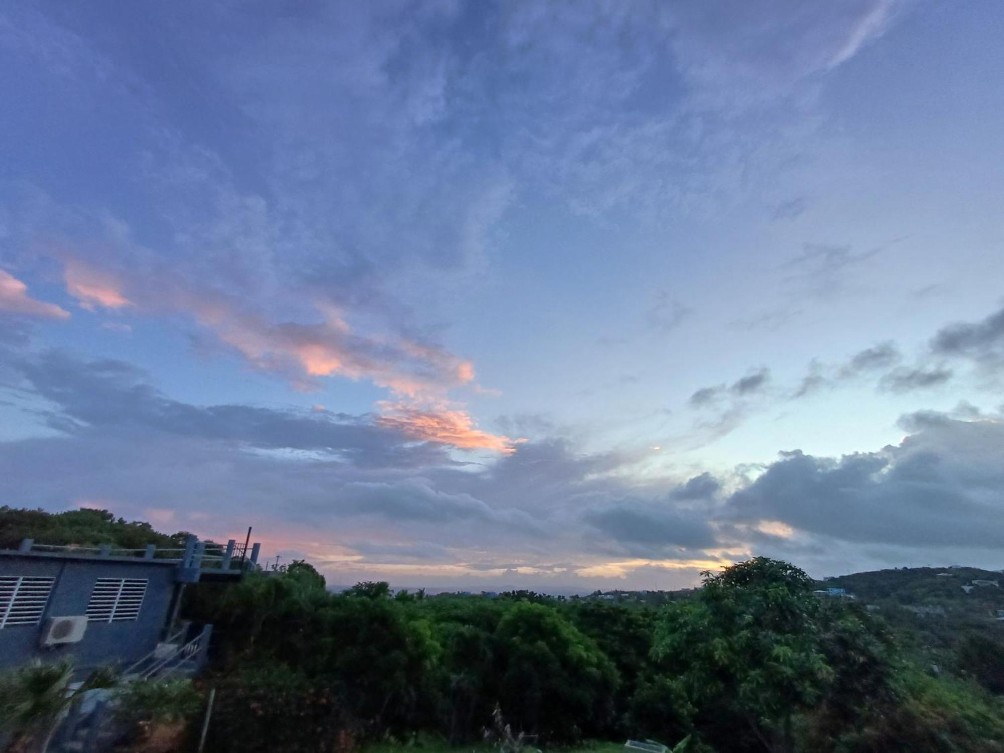 Rooster Run Glamping Camping Has Rooftop And Off The Ground Glamping Experience For 1 To 16 In A Single Tent And Views Of The Rain Forrest And To Culebra Across The Atlantic Ocean W Tents, Linens, Deluxe Air Beds, Warm Shower And More At A Great Pric Vieques Exterior foto
