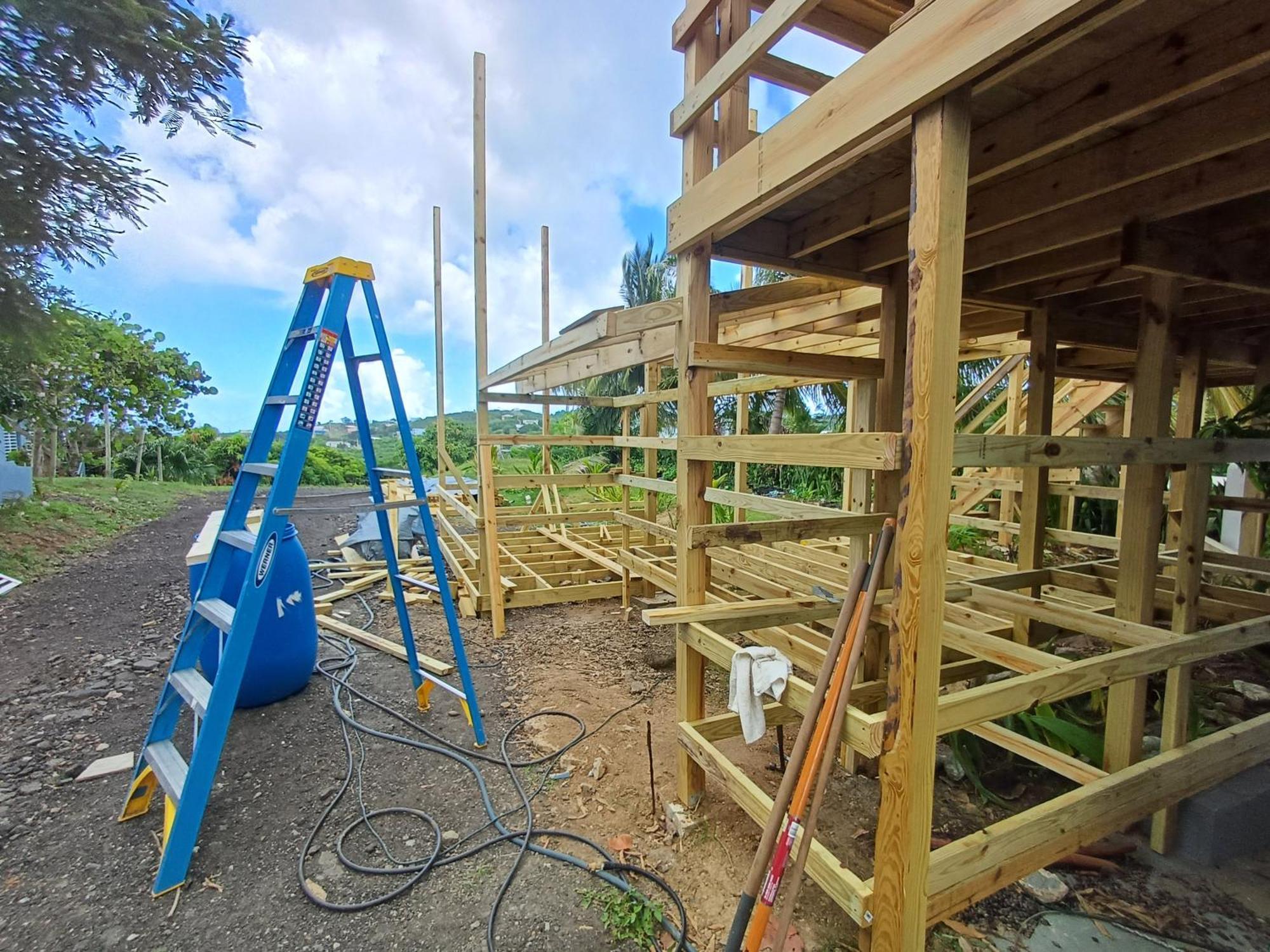 Rooster Run Glamping Camping Has Rooftop And Off The Ground Glamping Experience For 1 To 16 In A Single Tent And Views Of The Rain Forrest And To Culebra Across The Atlantic Ocean W Tents, Linens, Deluxe Air Beds, Warm Shower And More At A Great Pric Vieques Exterior foto