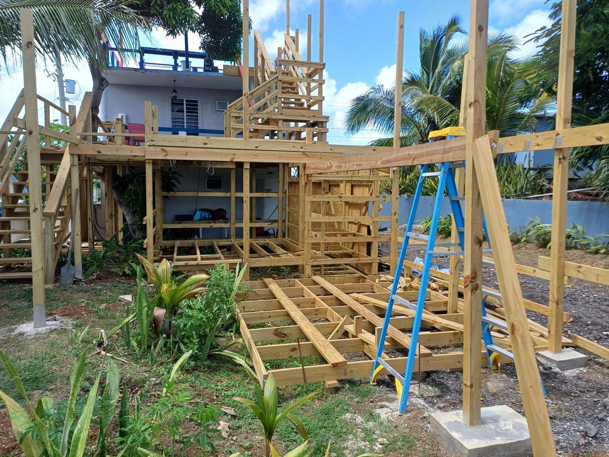 Rooster Run Glamping Camping Has Rooftop And Off The Ground Glamping Experience For 1 To 16 In A Single Tent And Views Of The Rain Forrest And To Culebra Across The Atlantic Ocean W Tents, Linens, Deluxe Air Beds, Warm Shower And More At A Great Pric Vieques Exterior foto